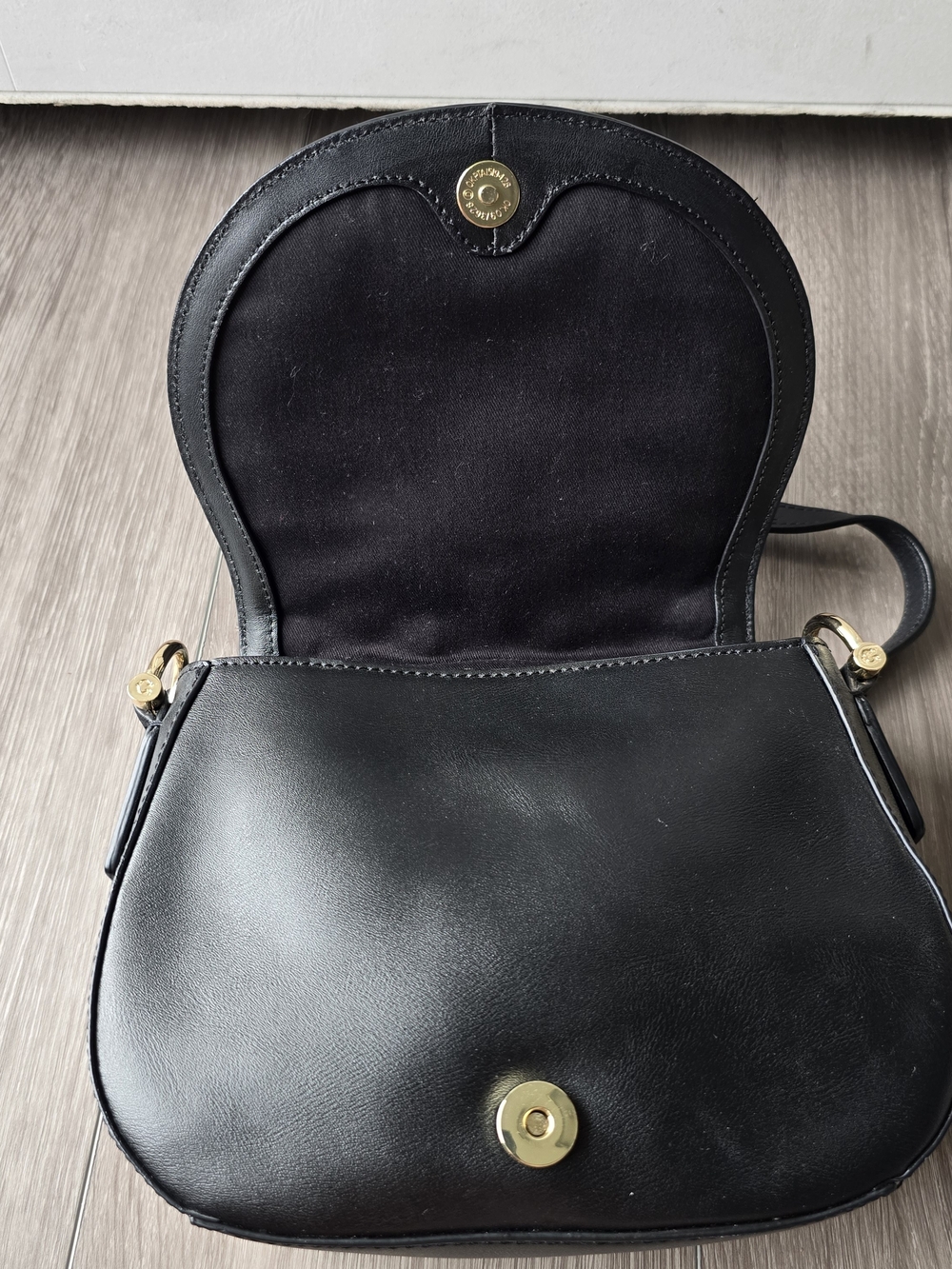 C Wonder Genuine Leather Black Quilted Crossbody Gold Dog Stud Chain Strap - Picture 3 of 15